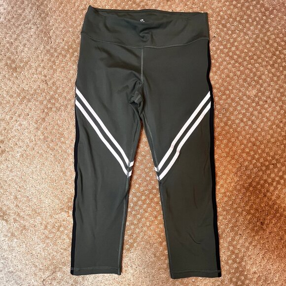 GapFit Medium Tall Blackout Technology Olive Green l Black l White Leggings - Picture 1 of 9